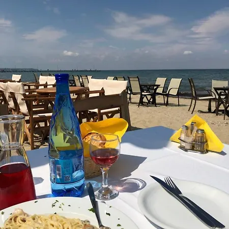 Your Away From 公寓 *